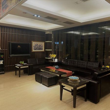Young Soarlan Hotel - Tainan Exterior photo