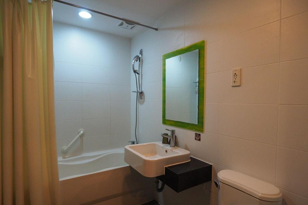 Young Soarlan Hotel - Tainan Exterior photo