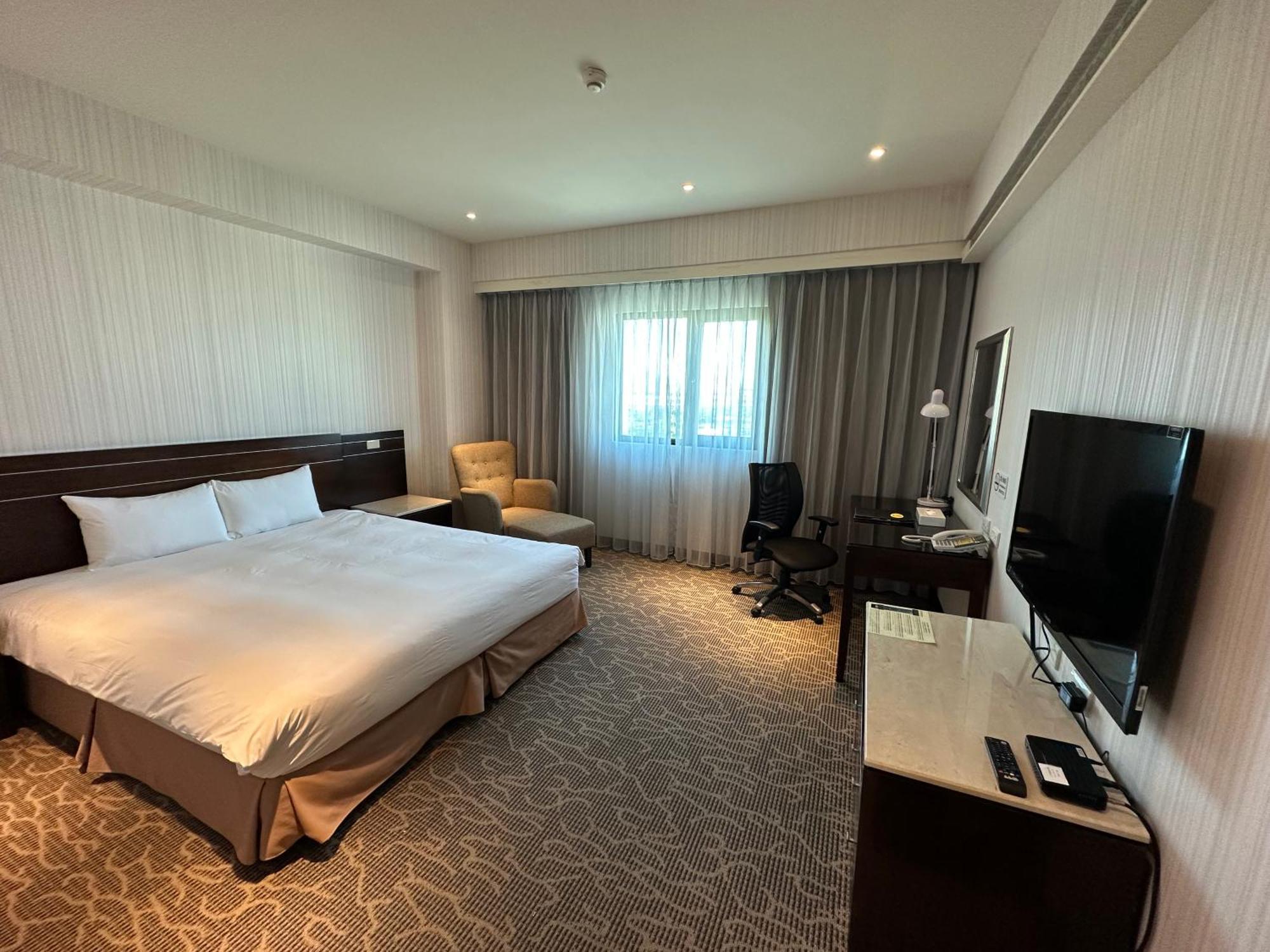 Young Soarlan Hotel - Tainan Exterior photo
