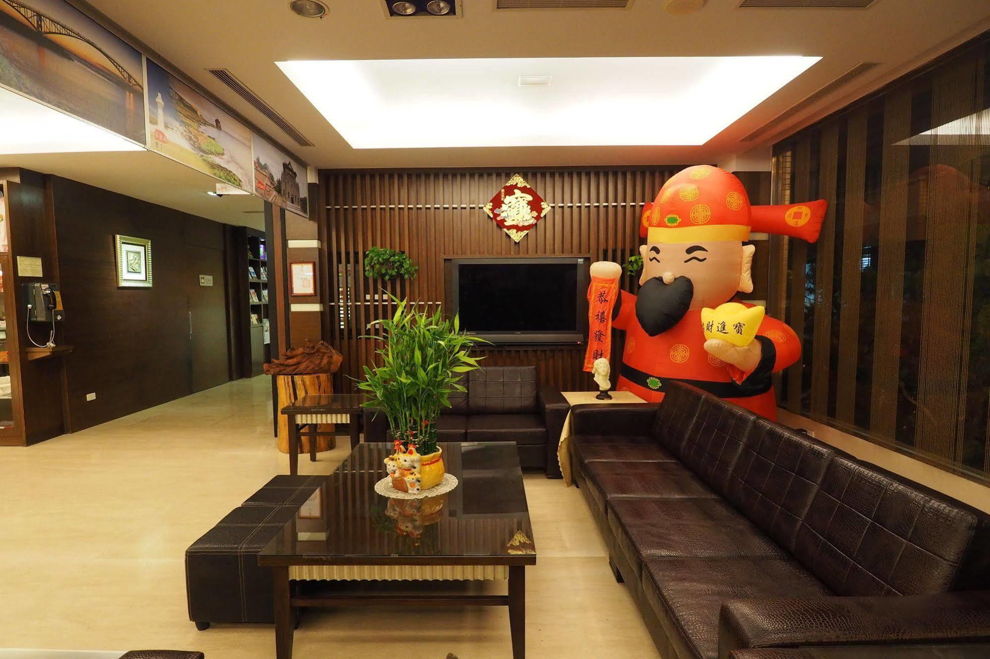 Young Soarlan Hotel - Tainan Exterior photo